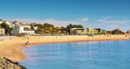 Charming 2-Bed Cottage, Exmouth | Sleeps 3