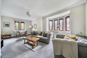 TV, fireplace - Charming 2-Bed Cottage, Exmouth | Sleeps 3 (Bystock)