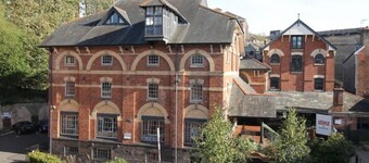 City Centre Loft Apartment | Sleeps 5 | Fast Wifi