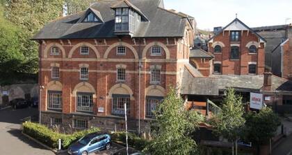 City Centre Loft Apartment | Sleeps 5 | Fast Wifi