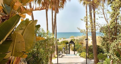 Studio in Marbella With Beachfront Pool