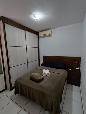 2 soverom, skrivebord, strykejern/-brett og wi-fi (inkludert)