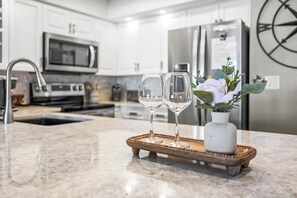 Réfrigérateur, micro-ondes, four, lave-vaisselle