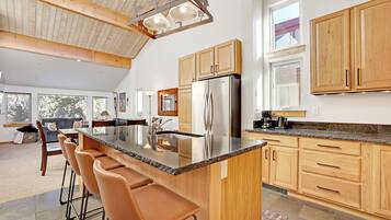 Microwave, stovetop, dishwasher, coffee/tea maker