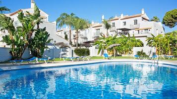 Apartment | Pool | Outdoor pool