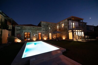 Old house restored in Douro, 5 km from Vila Real. Comfort and tranquility.