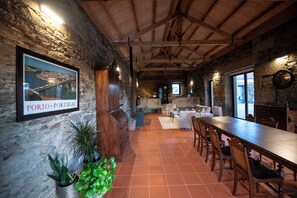 Lobby - Old house restored in Douro, 5 km from Vila Real. Comfort and tranquility. (Vila Real)