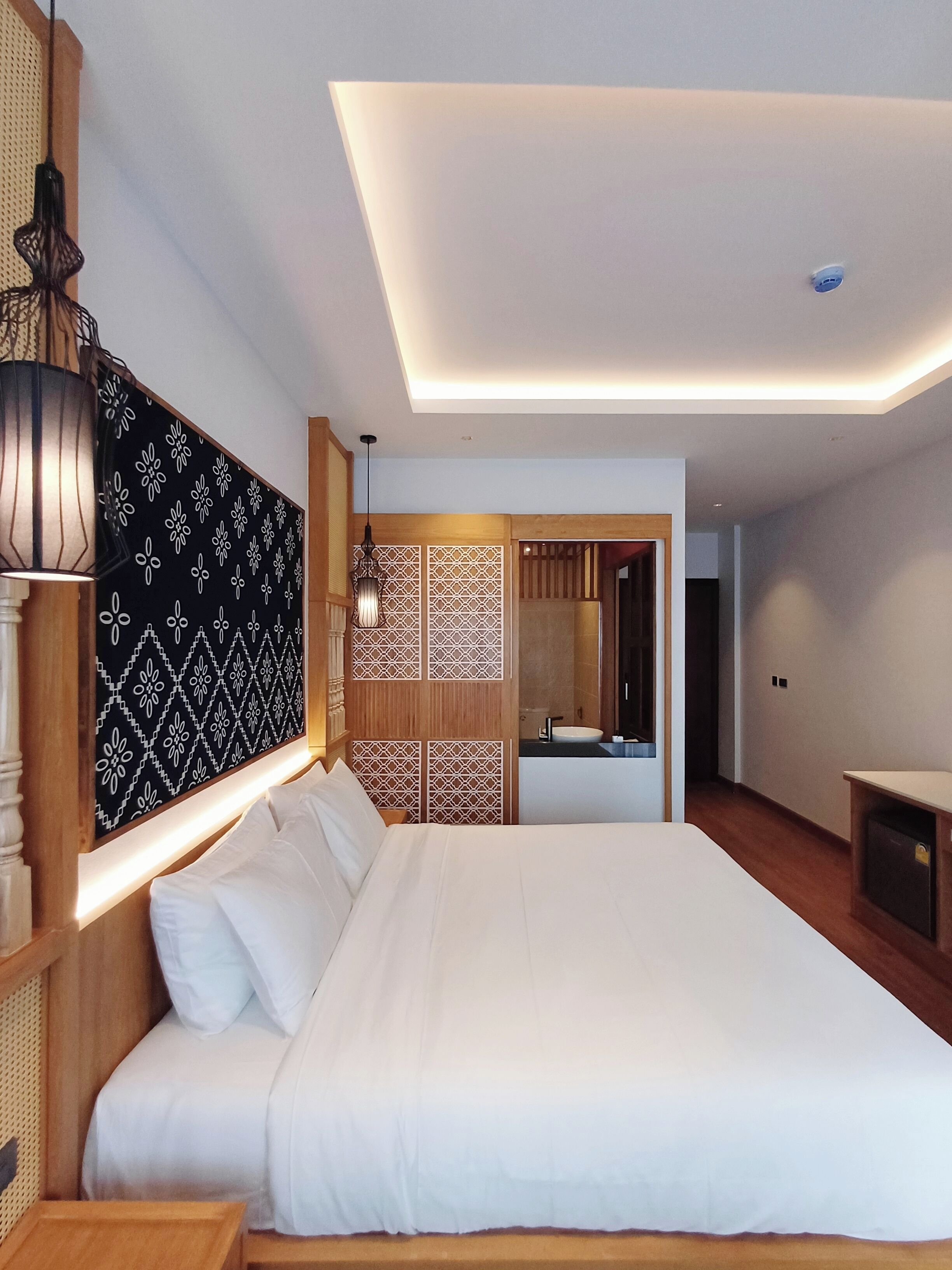Deluxe Balcony Room | In-room safe, desk, laptop workspace, blackout curtains