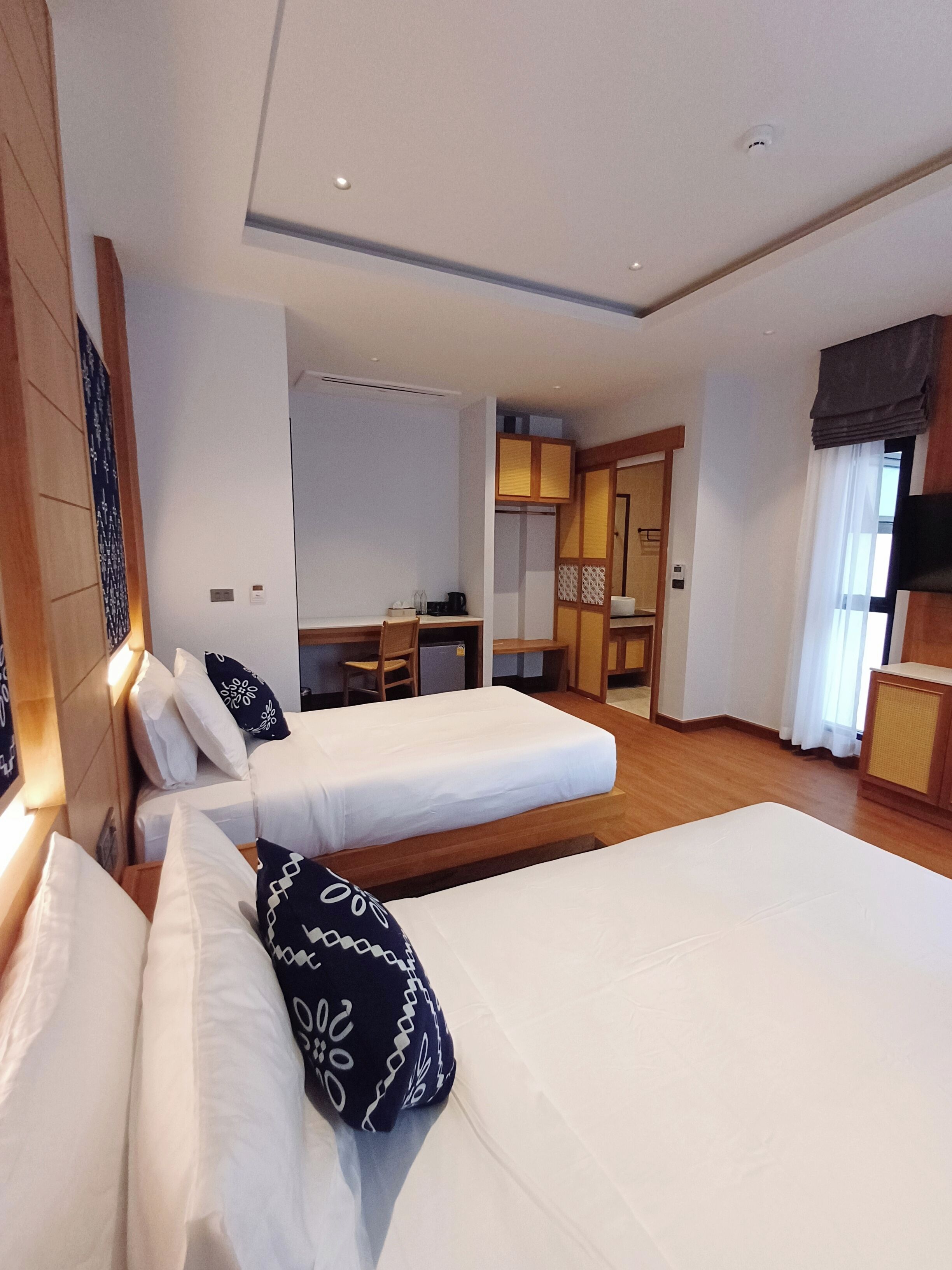 Economy Room, City View | Peti besi dalam bilik, meja, ruang kerja komputer riba 