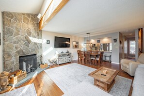 Smart TV, fireplace - Cozy Lakefront Stay w/ Deck & Fireplace (McHenry)