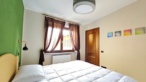 2 bedrooms, iron/ironing board, travel cot, free WiFi - Comfortable apartment in the center (Canale)