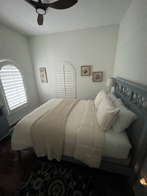 5 bedrooms, iron/ironing board, WiFi, bed sheets - Spacious 5-bedroom estate in fabulous Fort Myers Beach with WiFi, AC (Fort Myers Beach)