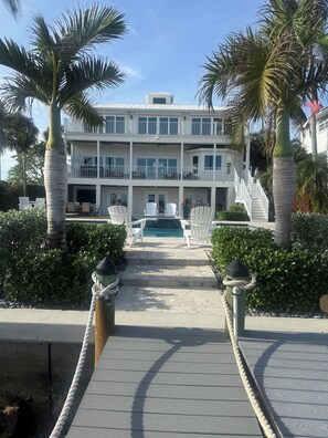 Exterior - Spacious 5-bedroom estate in fabulous Fort Myers Beach with WiFi, AC (Fort Myers Beach)