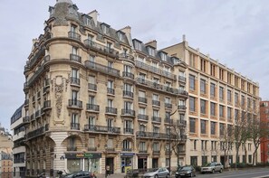 Exterior - A BLEND OF MINIMALIST ELEGANCE, PARISIAN FLAIR NEAR RUE MOUFFETARD-LATIN QUARTER (Paris)