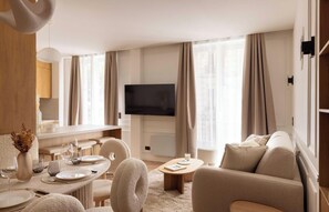 TV - A BLEND OF MINIMALIST ELEGANCE, PARISIAN FLAIR NEAR RUE MOUFFETARD-LATIN QUARTER (Paris)