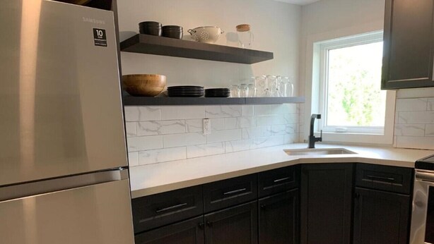 Coffee/tea maker, fridge, microwave, oven