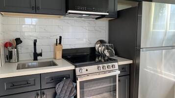 Refrigerador, microondas, horno, placa de cocina