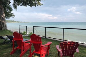 Property grounds - Sakura Cottage - Serenity on PEC Waterfront (Prince Edward)