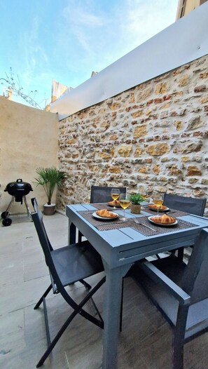 Outdoor dining - House near Nausicaa and Remparts Free parking Netflix (Boulogne-sur-Mer)