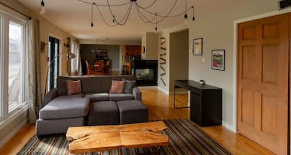 Central PEC gem - Sleeps up to 6