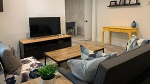 Living area - Two-Bedroom Wellington Apartment (Prince Edward)