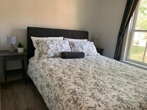 2 bedrooms, desk, free WiFi, bed sheets