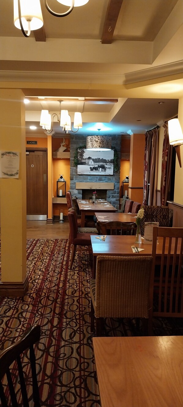 Restaurant - The Lamb & Flag Hotel (Neath)