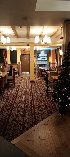 Restaurant - The Lamb & Flag Hotel (Neath)