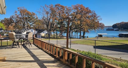 Lakeview, 4 beds, stocked kitchen & outdoor grill