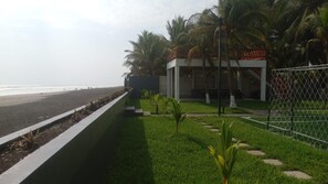 المنطقة المحيطة بالمنشأة