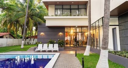 Spacious RANCHO ROSITA in peaceful Sonsonate with WiFi, AC