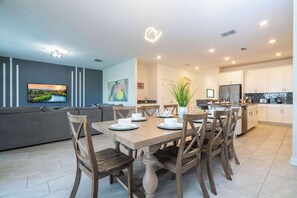 Dining - Luxurious Home with Private Pool in Kissimmee (Kissimmee)