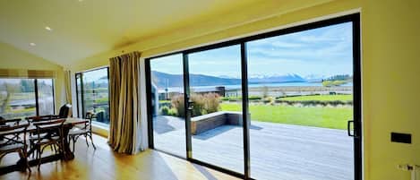 Luxury Villa, Lake View | Living area