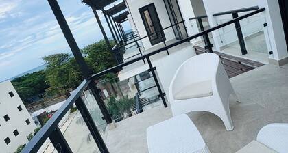 Stunning 3 Bedrooms
Ocean Breeze Penthouse