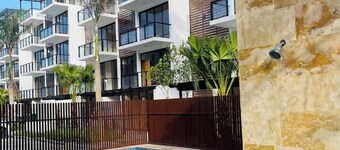 Stunning 3 Bedrooms
Ocean Breeze Penthouse