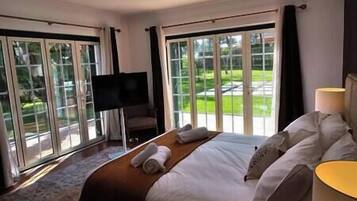 4 slaapkamers, een kluis op de kamer, een bureau