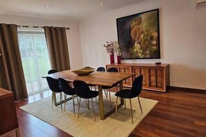 Dining - Villa Jarros Private Pool & Golf (Aroeira)