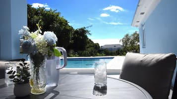 2 Private Deluxe Bedrooms with salt water pool, outdoor kitchen and living room | Terrace/patio