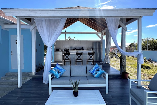 2 Private Deluxe Bedrooms with salt water pool, outdoor kitchen and living room | Private kitchen