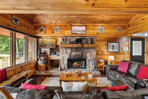 Smart TV, fireplace