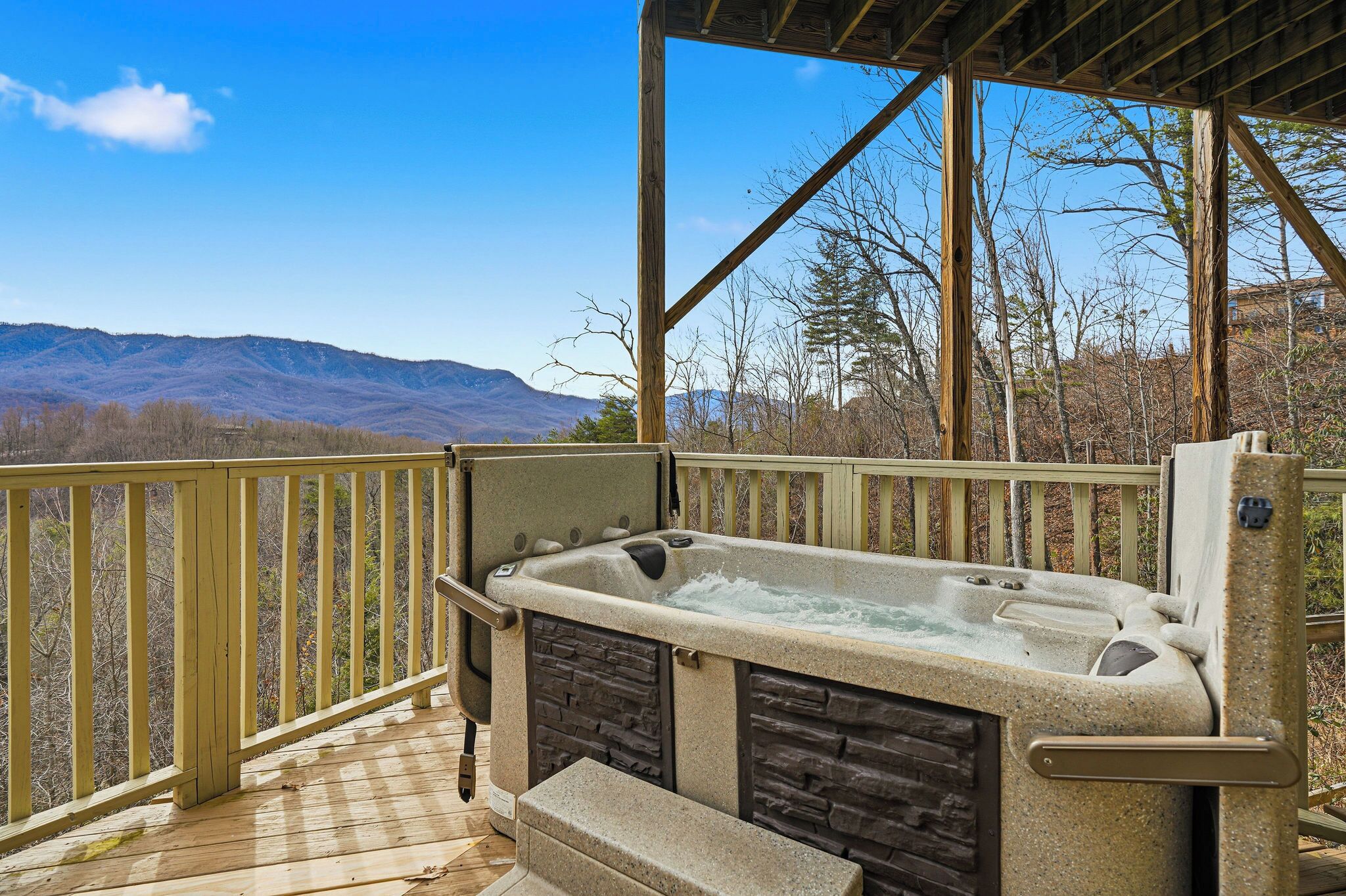 Outdoor spa tub