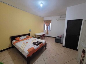 WiFi (無料)、ベッドシーツ