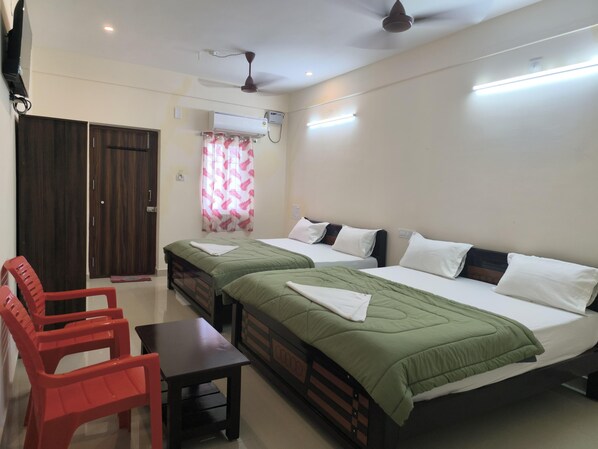 Deluxe Quadruple Room | Free WiFi - Hotel Vishnu Grand (Tirupati)