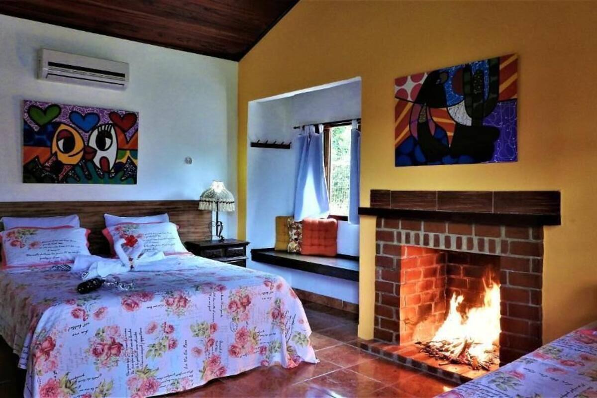 Chalé standard, sacada, vista para o jardim | 1 quarto, Wi-Fi de cortesia