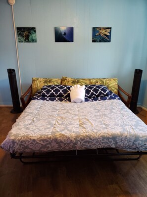 1 bedroom, iron/ironing board, Internet, bed sheets