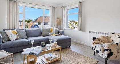 Croyde comfort, walk to beach with parking & garden
