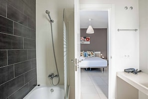 Shower, bidet, towels - Villa Primrose - Four Bedroom Villa, Sleeps 8 (Adeje)