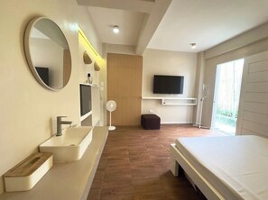 1 bedroom, WiFi, bed sheets - Cozy BEACHFRONT apartment in lovely Bulabog Beach, Boracay with WiFi, AC,NETFLIX (Malay)