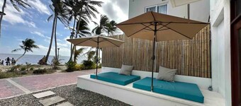 Cozy BEACHFRONT apartment in lovely Bulabog Beach, Boracay with WiFi, AC,NETFLIX