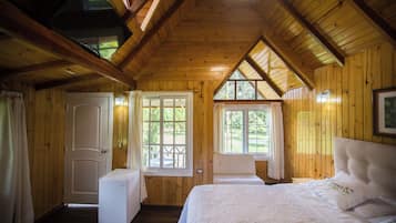 Exclusive Tree House, Garden View | Soundproofing, free cribs/infant beds, free WiFi, bed sheets